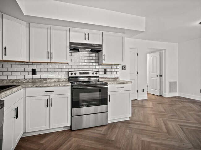 Building Photo - 635 Myrtlewood Cir