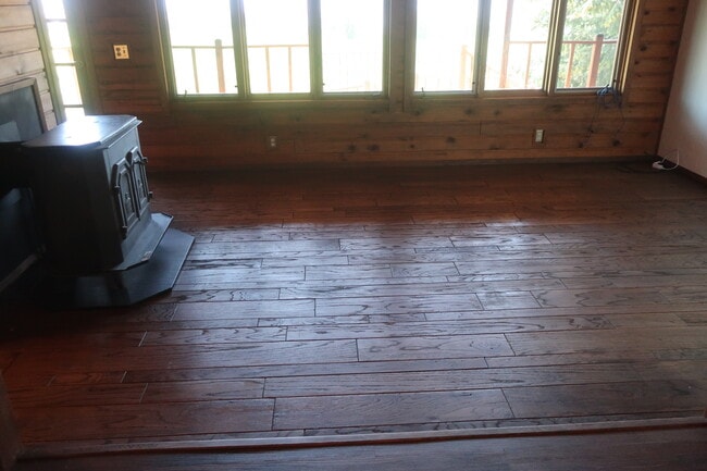 Building Photo - 3601 10th St SE