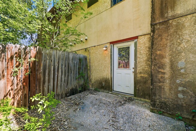 Building Photo - 4927 Ty Terrace St