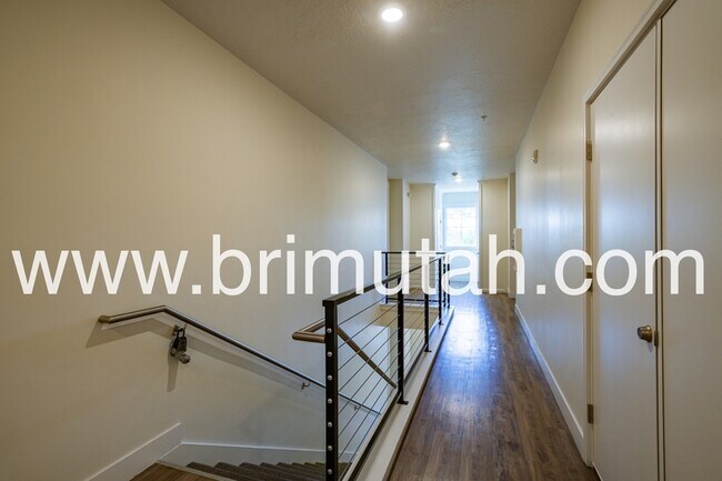 Building Photo - 4645 Locust Ln