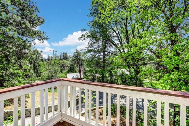 Building Photo - 612 Chief Kelly Dr