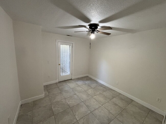 Building Photo - Fully remodeled home on acreage on N Shing...