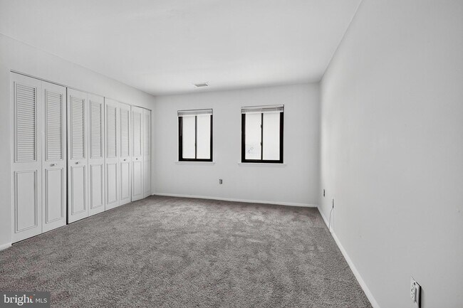 Building Photo - 1001 White Oak Rd