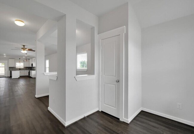 Building Photo - 40843 Mostyn Hill Dr