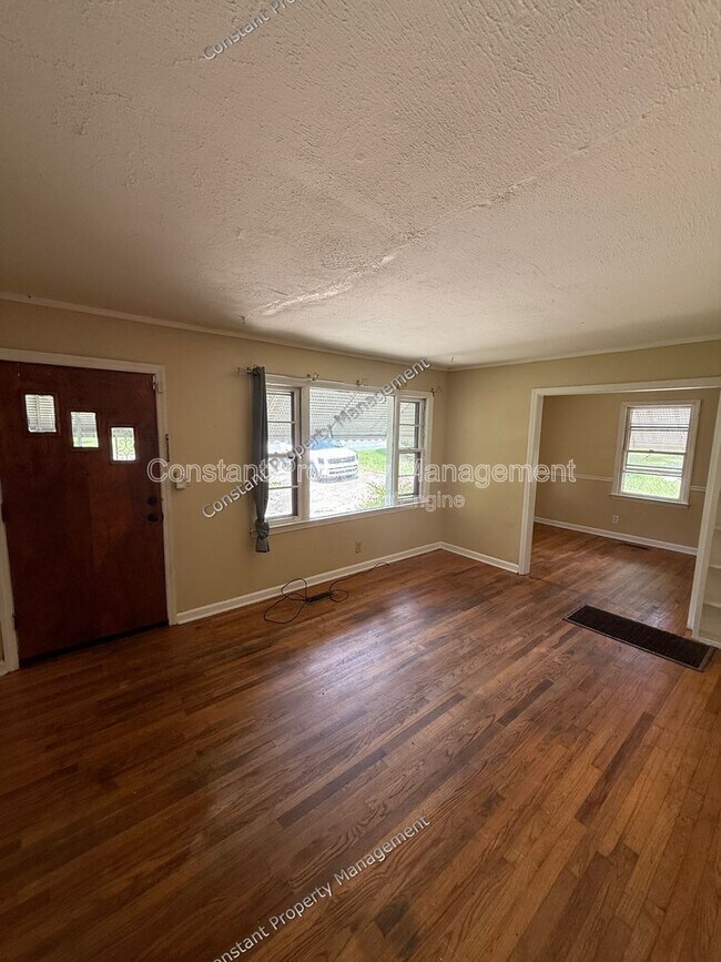 Building Photo - 3069 Somerset Dr