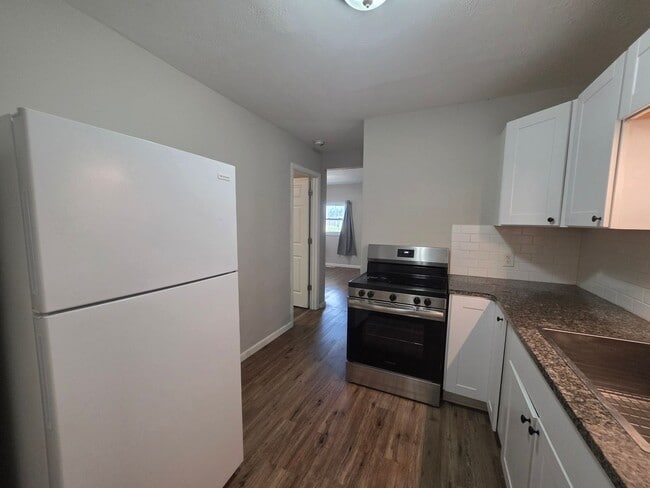 Building Photo - 454 Kling St