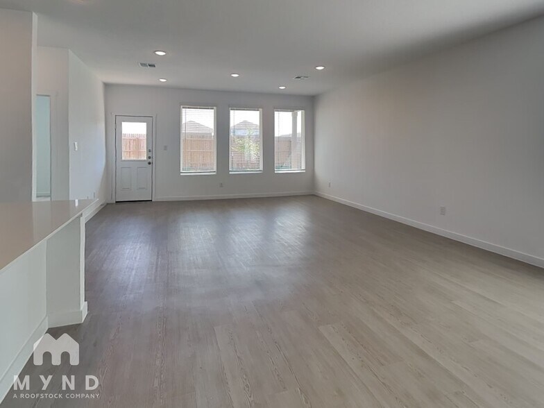 Building Photo - 10554 Ysasmendi Rdg