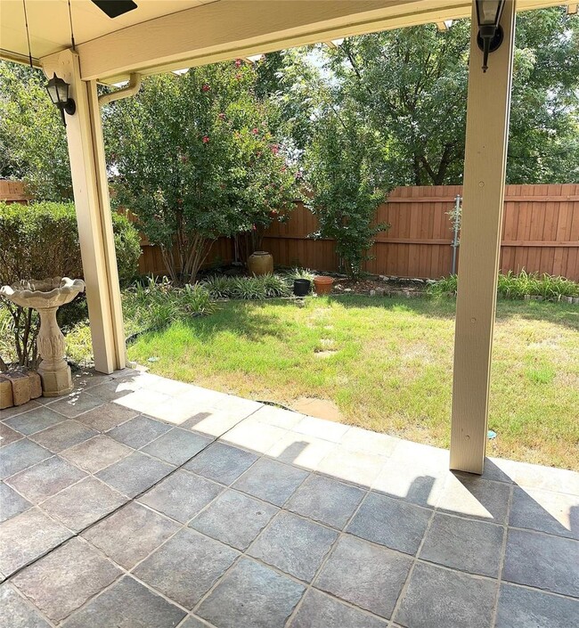 Building Photo - Beautifully Maintained Home on Premium Lot...