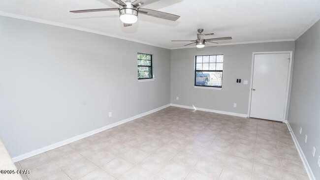 Building Photo - 247 Poinsettia Dr