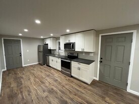 Building Photo - 1518 Collier Ave