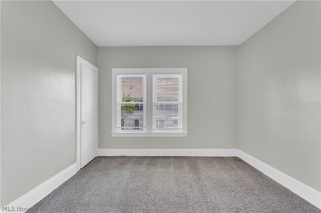 Building Photo - 3652 E 153rd St