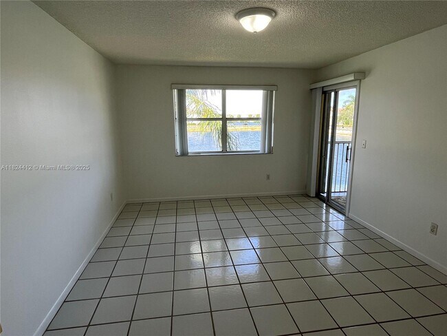 Building Photo - 2520 SE 19th Pl