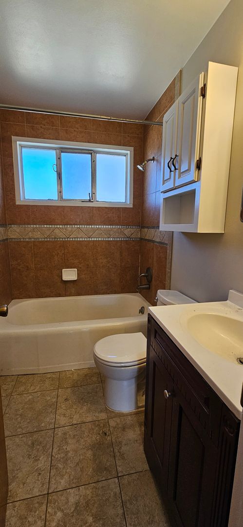 Building Photo - Beautiful Virginia Vale 4 Bedroom Split Level - New Paint, Carpet, Blinds - AVAILABLE NOW!