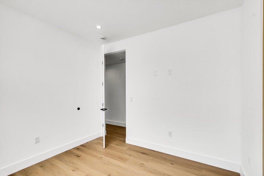 Building Photo - 5022 Cahuenga Blvd