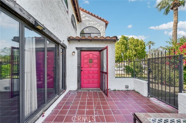 Building Photo - 3098 N Arrowhead Ave