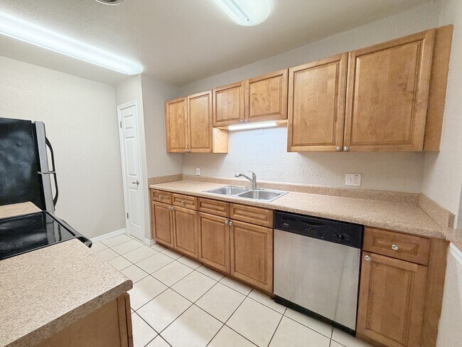 Building Photo - 1695 Lee Rd