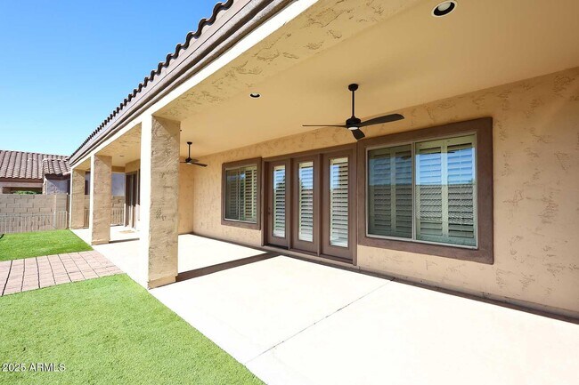 Building Photo - 2007 E Topeka Dr