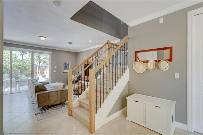 Building Photo - 1109 NE 16th Ave