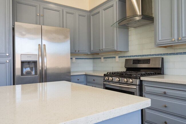 Building Photo - ***Exceptional 3BR/2.5BA Residence in Prime *** San Leandro Location
