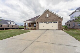 Building Photo - 1229 McClain Dr