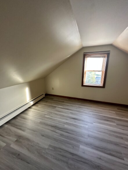 Building Photo - 12 Goldsmith Ln