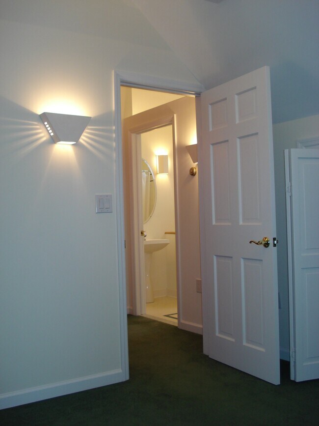 Building Photo - 18 Berrian Pl