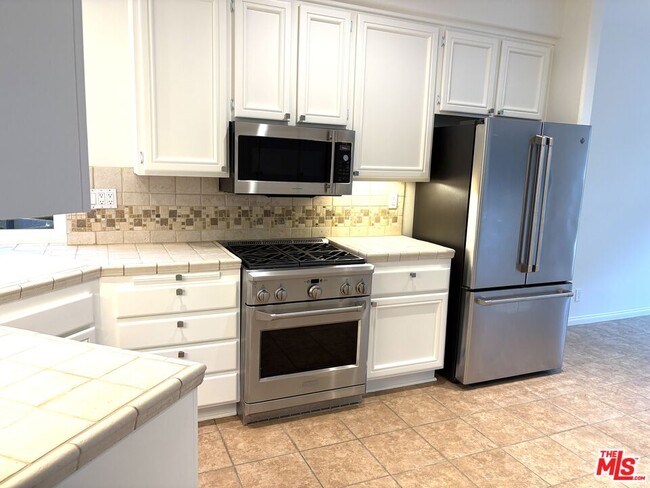 Building Photo - 247 St Croix Ct