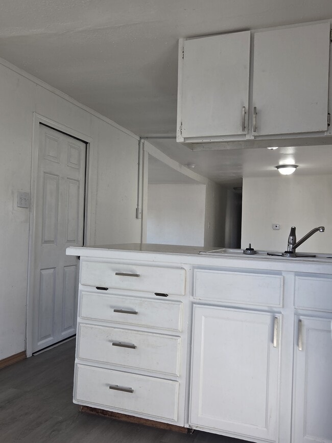 Building Photo - 408 E 46th St