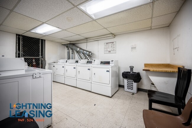 Building Photo - 14201 Victory Blvd