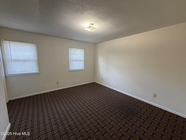 Building Photo - 133 Stratton Pl