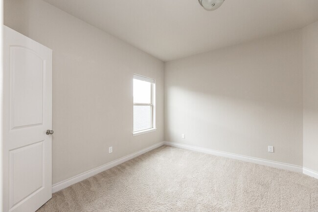 Building Photo - 2131 Blossomcrown Dr