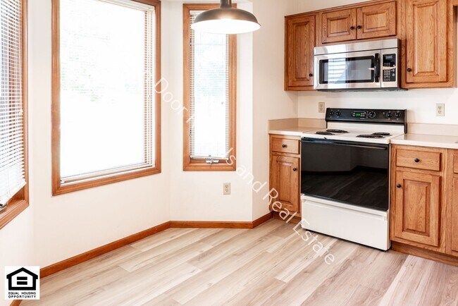 Building Photo - Fort Wayne Rising 1420/1422 Flagstone