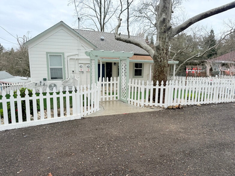 Building Photo - 4107 Smallwood Ln