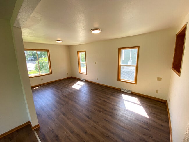 Building Photo - 1020 2nd Ave N