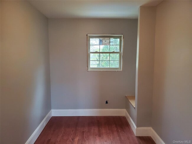 Building Photo - 529 Maple Ave
