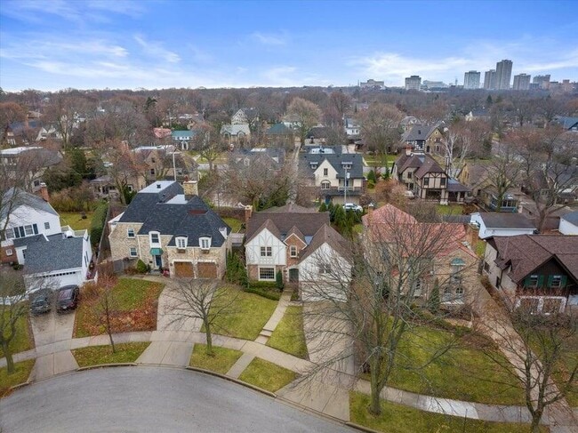 Building Photo - 3916 N Ridgefield Cir