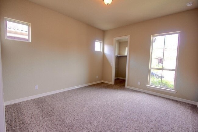 Building Photo - 63 Silent Cir Dr