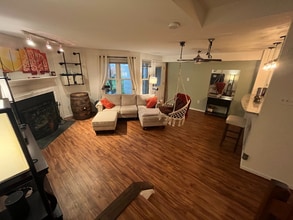 Building Photo - 8 Deer Run Ct