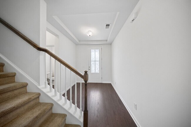 Building Photo - 7 King's Cross Ct