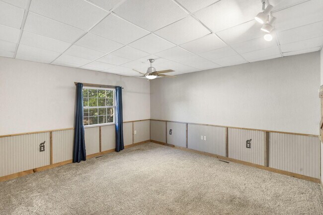 Building Photo - 161 Trent St