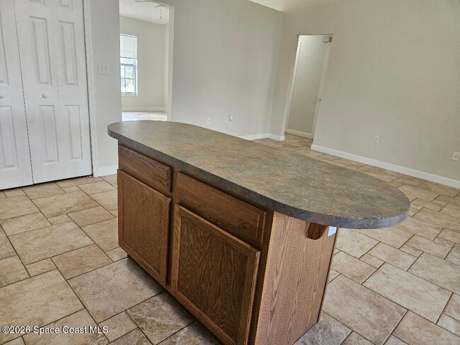 Building Photo - 842 Aruba Ave SE
