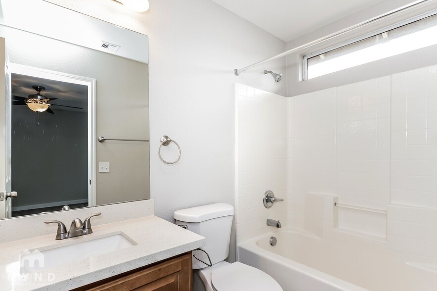 Building Photo - 2520 Olay St