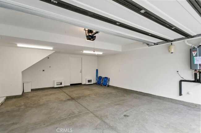 Building Photo - 3440 Doheny Way