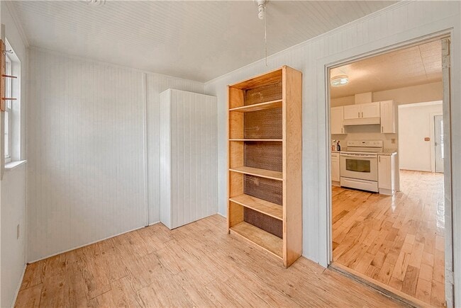 Building Photo - 937 E Main St