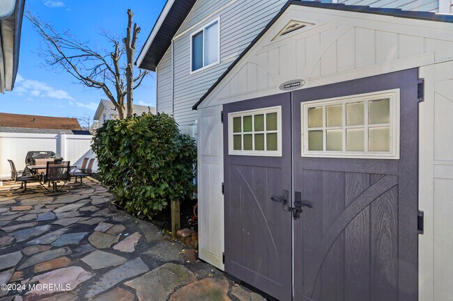 Building Photo - 409 13th Ave