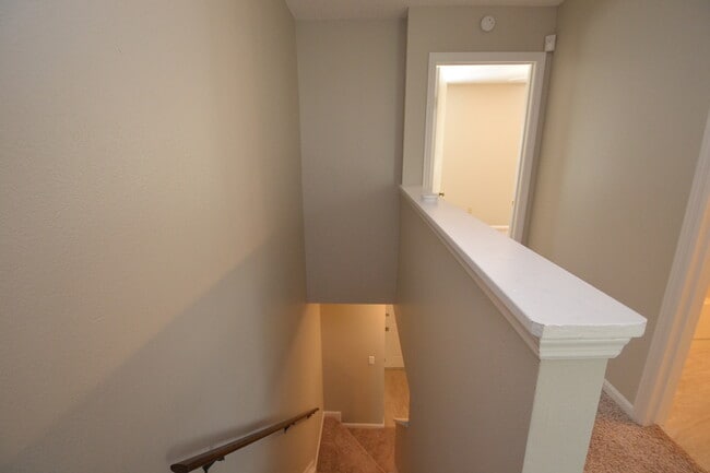 Building Photo - Beautiful 2/2.5 Winter Springs Townhome ~ Newer Paint & Flooring ~ End Unit with Pond View!