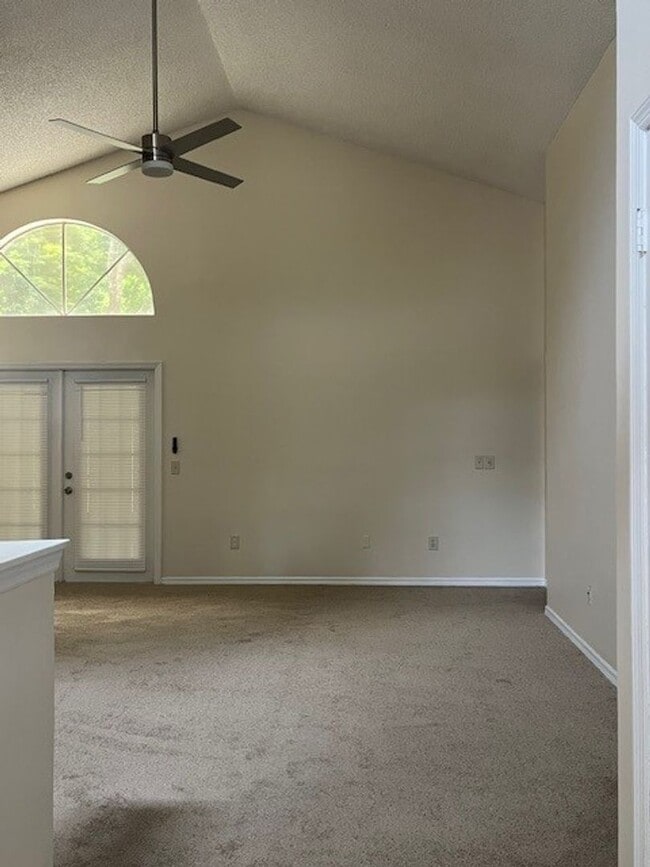 Building Photo - **3/2 w/ Lawn Care in Lake Mary - Remingto...