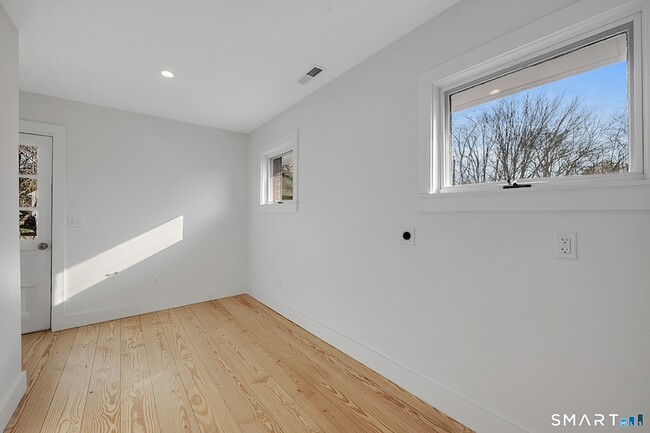 Building Photo - 220 Upper Grassy Hill Rd