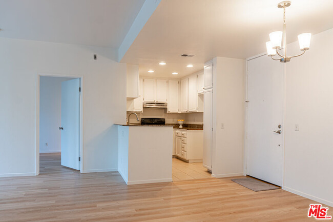 Building Photo - 10861 Moorpark St