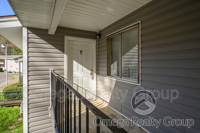 Building Photo - 1600 14th Ave E